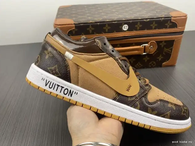 Jordan AJ1 1 x OW Off-Louis LOW Air 0530